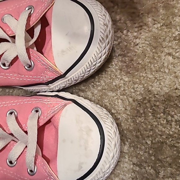 Pink converse - Picture 2 of 2